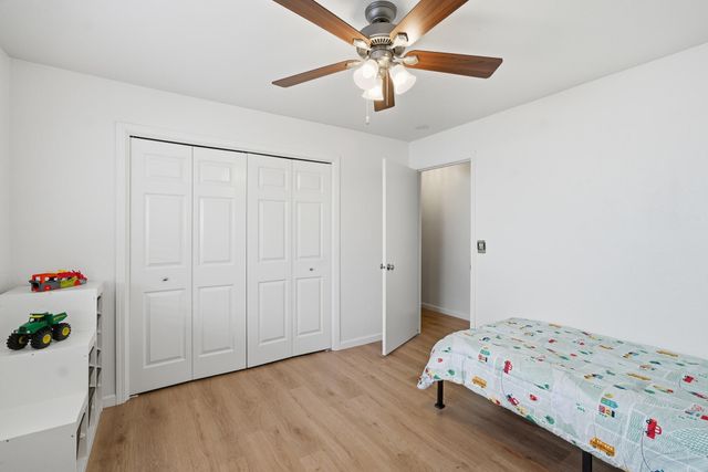 1230 W La Vida Court, Visalia, CA 93277