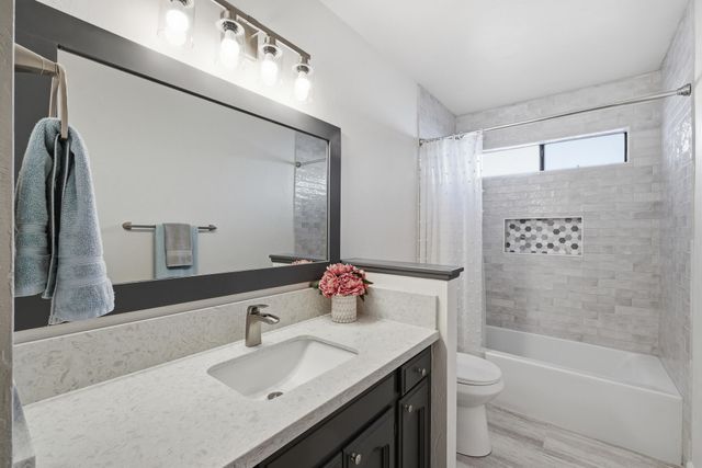 1230 W La Vida Court, Visalia, CA 93277