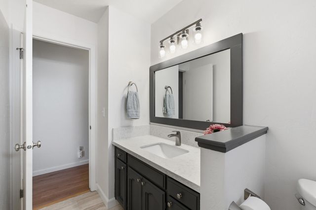 1230 W La Vida Court, Visalia, CA 93277