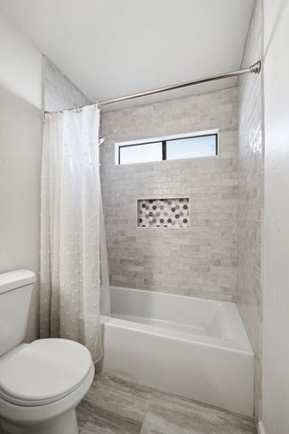 1230 W La Vida Court, Visalia, CA 93277