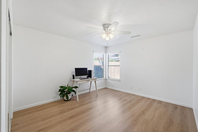 1230 W La Vida Court, Visalia, CA 93277