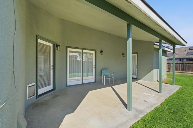 1230 W La Vida Court, Visalia, CA 93277