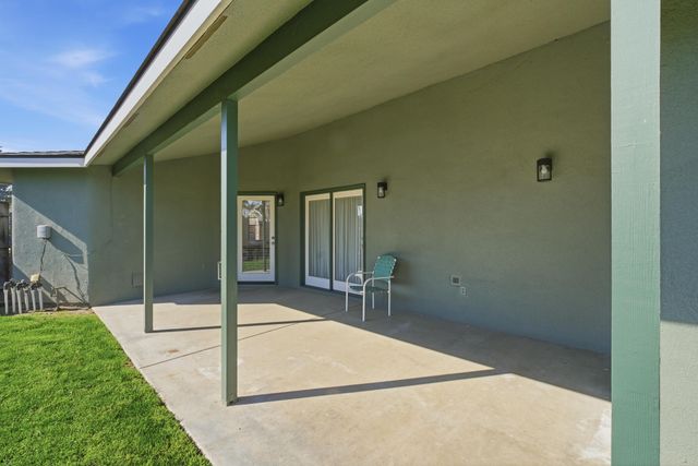 1230 W La Vida Court, Visalia, CA 93277