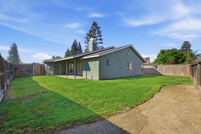 1230 W La Vida Court, Visalia, CA 93277