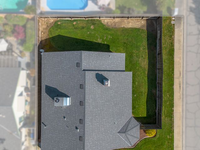 1230 W La Vida Court, Visalia, CA 93277