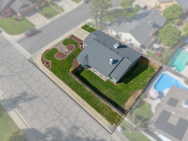 1230 W La Vida Court, Visalia, CA 93277