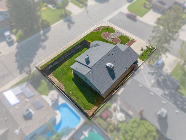 1230 W La Vida Court, Visalia, CA 93277