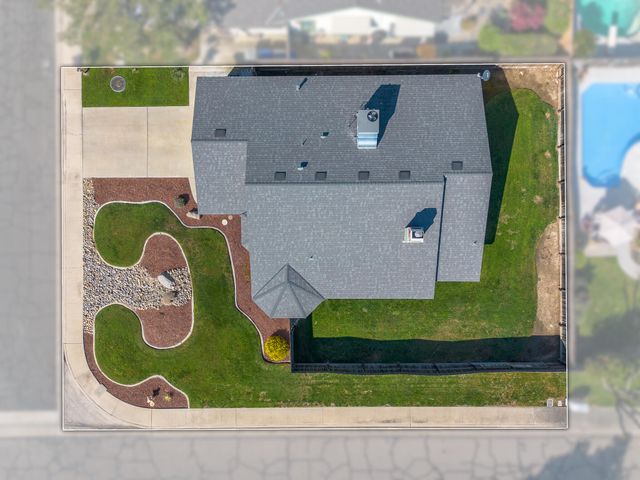 1230 W La Vida Court, Visalia, CA 93277