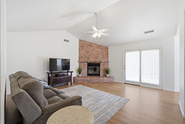 1230 W La Vida Court, Visalia, CA 93277