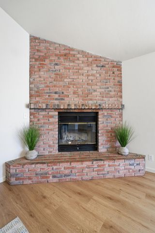 1230 W La Vida Court, Visalia, CA 93277