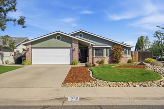 1230 W La Vida Court, Visalia, CA 93277