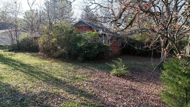 1845 W Wedington Drive, Fayetteville, AR 72701
