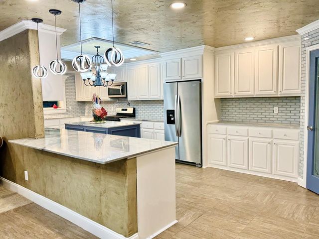 304 NW 11th St, Andrews, TX 79714