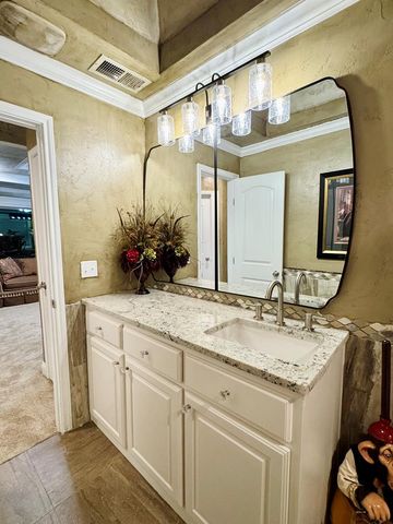 304 NW 11th St, Andrews, TX 79714