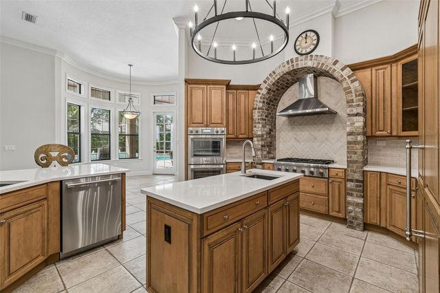 702 BERROCALES DE AVILA, Tampa, FL 33613