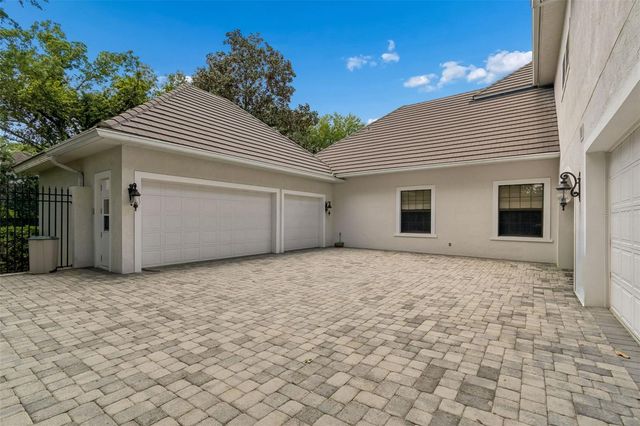 702 BERROCALES DE AVILA, Tampa, FL 33613