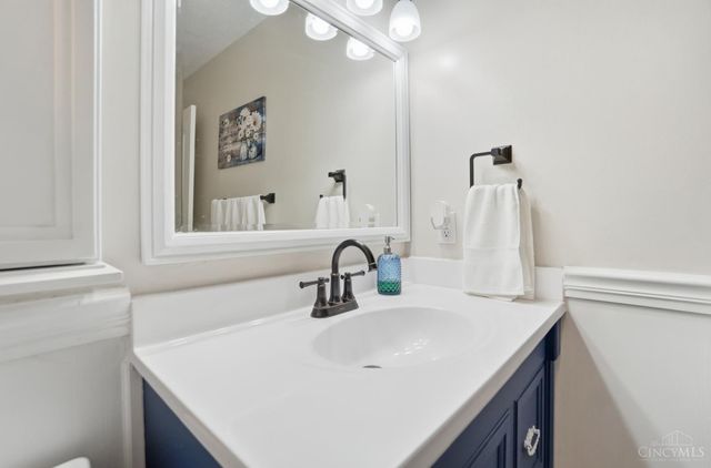 6033 Brofield Drive, Hamilton, OH 45011
