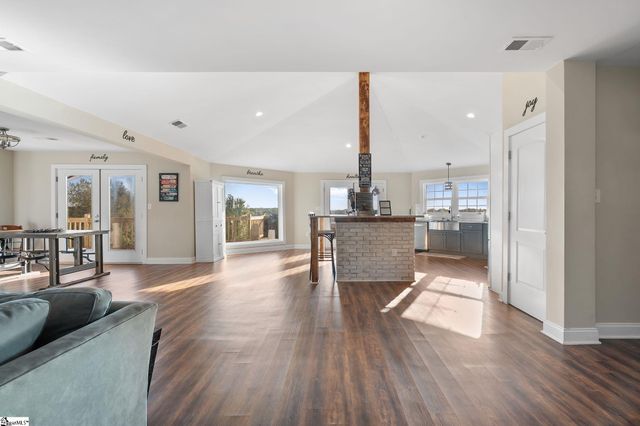 1010 Wall Circle, Chesnee, SC 29323