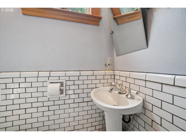 2023 Ne 7TH Ave, Portland, OR 97212
