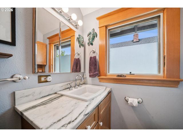 2023 Ne 7TH Ave, Portland, OR 97212