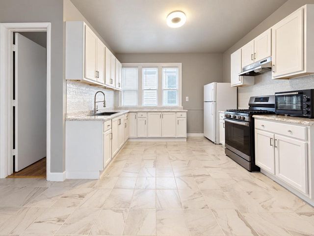 2563 S 8th STREET, Milwaukee, WI 53215