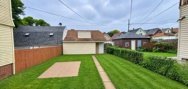 2563 S 8th STREET, Milwaukee, WI 53215
