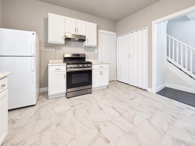 2563 S 8th STREET, Milwaukee, WI 53215