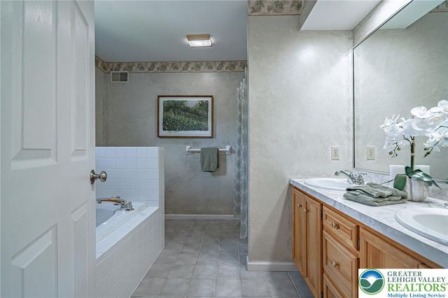 3110 Highland Drive, Palmer Twp, PA 18045