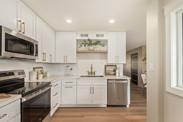 4201 E CAMELBACK Road 14, Phoenix, AZ 85018