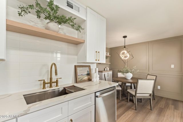 4201 E CAMELBACK Road 14, Phoenix, AZ 85018