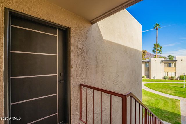 4201 E CAMELBACK Road 14, Phoenix, AZ 85018