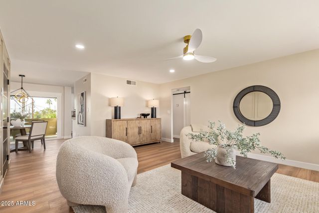 4201 E CAMELBACK Road 14, Phoenix, AZ 85018