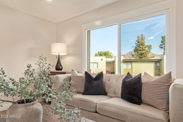 4201 E CAMELBACK Road 14, Phoenix, AZ 85018