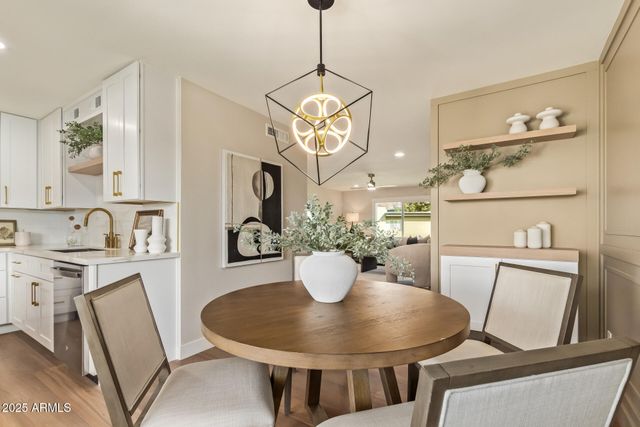 4201 E CAMELBACK Road 14, Phoenix, AZ 85018