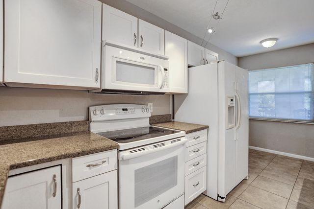 2906 SW 21st Terrace 31b2, Delray Beach, FL 33445