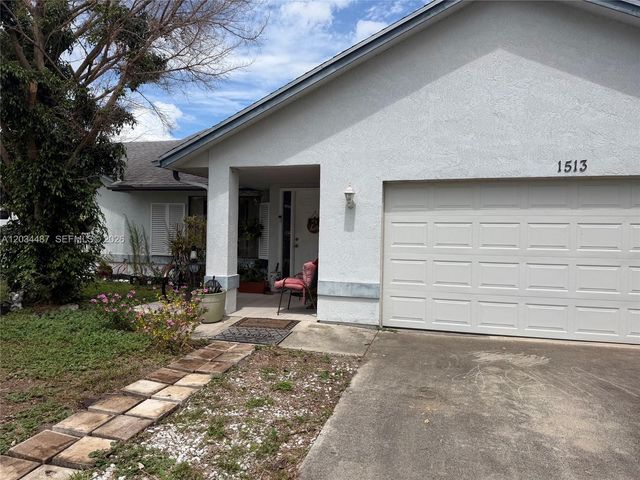 1513 SW Apricot Rd, Port St. Lucie, FL 34953