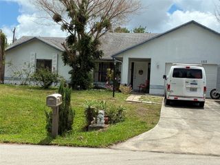 1513 SW Apricot Rd, Port St. Lucie, FL 34953