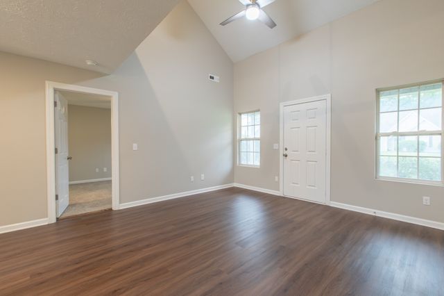 1525 Passage Dr, Murfreesboro, TN 37130