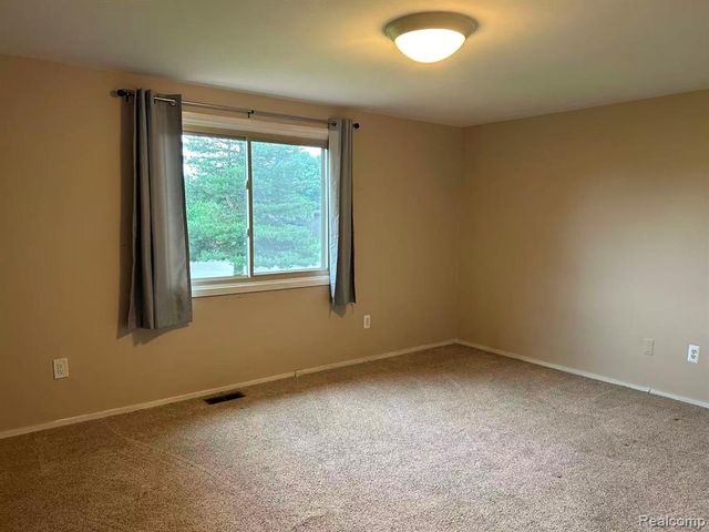 28840 Nottoway Drive, Farmington, MI 48331