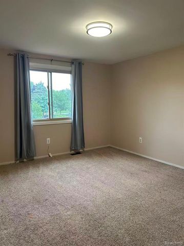 28840 Nottoway Drive, Farmington, MI 48331