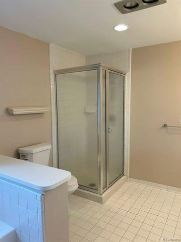 28840 Nottoway Drive, Farmington, MI 48331