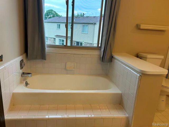 28840 Nottoway Drive, Farmington, MI 48331