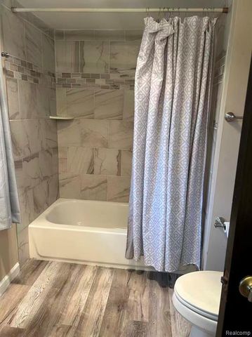 28840 Nottoway Drive, Farmington, MI 48331