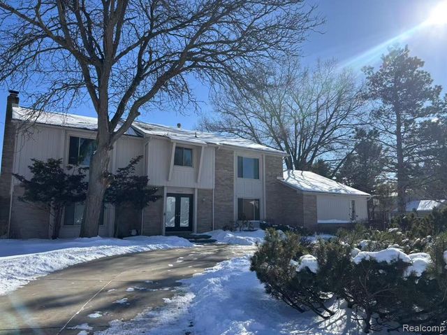 28840 Nottoway Drive, Farmington, MI 48331