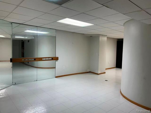 28840 Nottoway Drive, Farmington, MI 48331