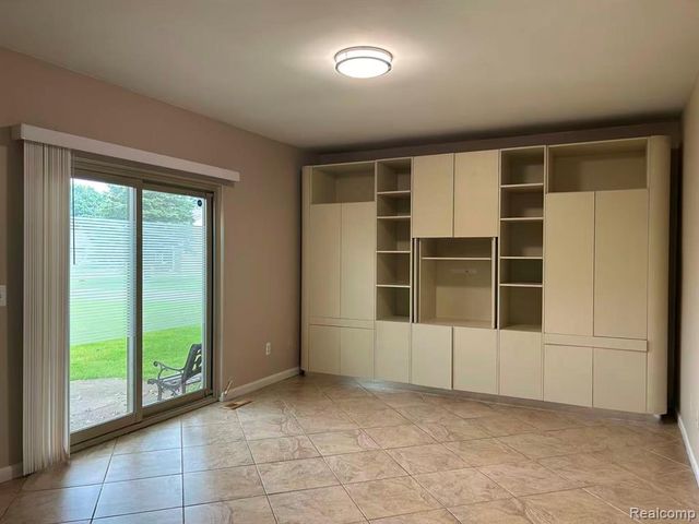 28840 Nottoway Drive, Farmington, MI 48331