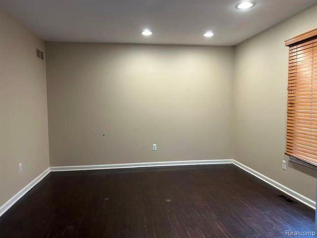 28840 Nottoway Drive, Farmington, MI 48331