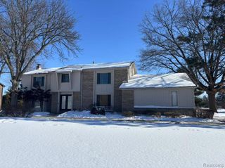 28840 Nottoway Drive, Farmington, MI 48331