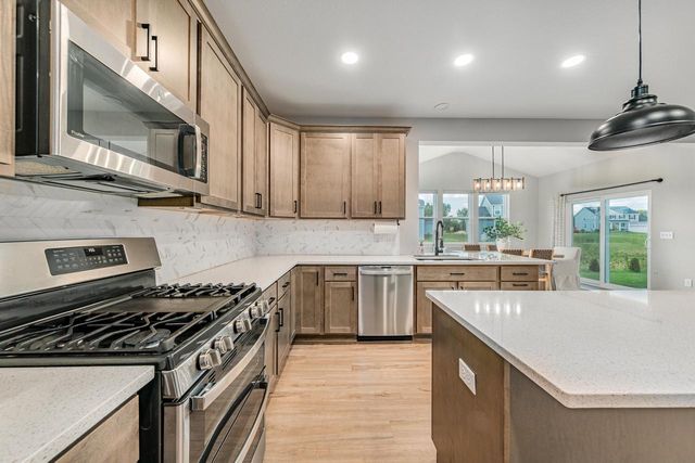 W242N5607 Simona COURT, Sussex, WI 53089