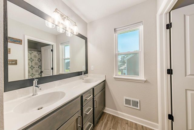 W242N5607 Simona COURT, Sussex, WI 53089